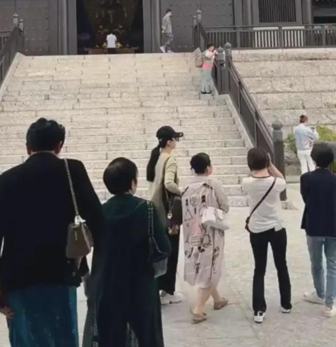 衫裙好温柔范妈打扮时髦比她还抢眼开元棋牌